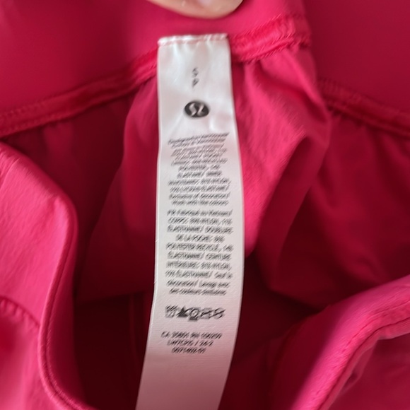 NWT Relaxed Fit HR Short Lululemon - Picture 5 of 6